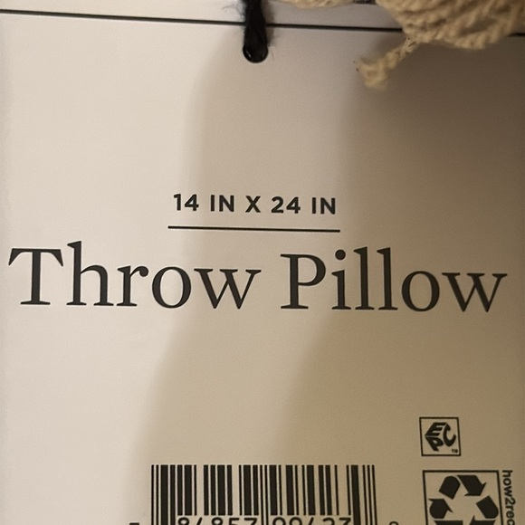 NWT Decorative Throw Pillow 14”x24” (white and tan) Plaid/Stripes Oblong/Tassels - Picture 10 of 10